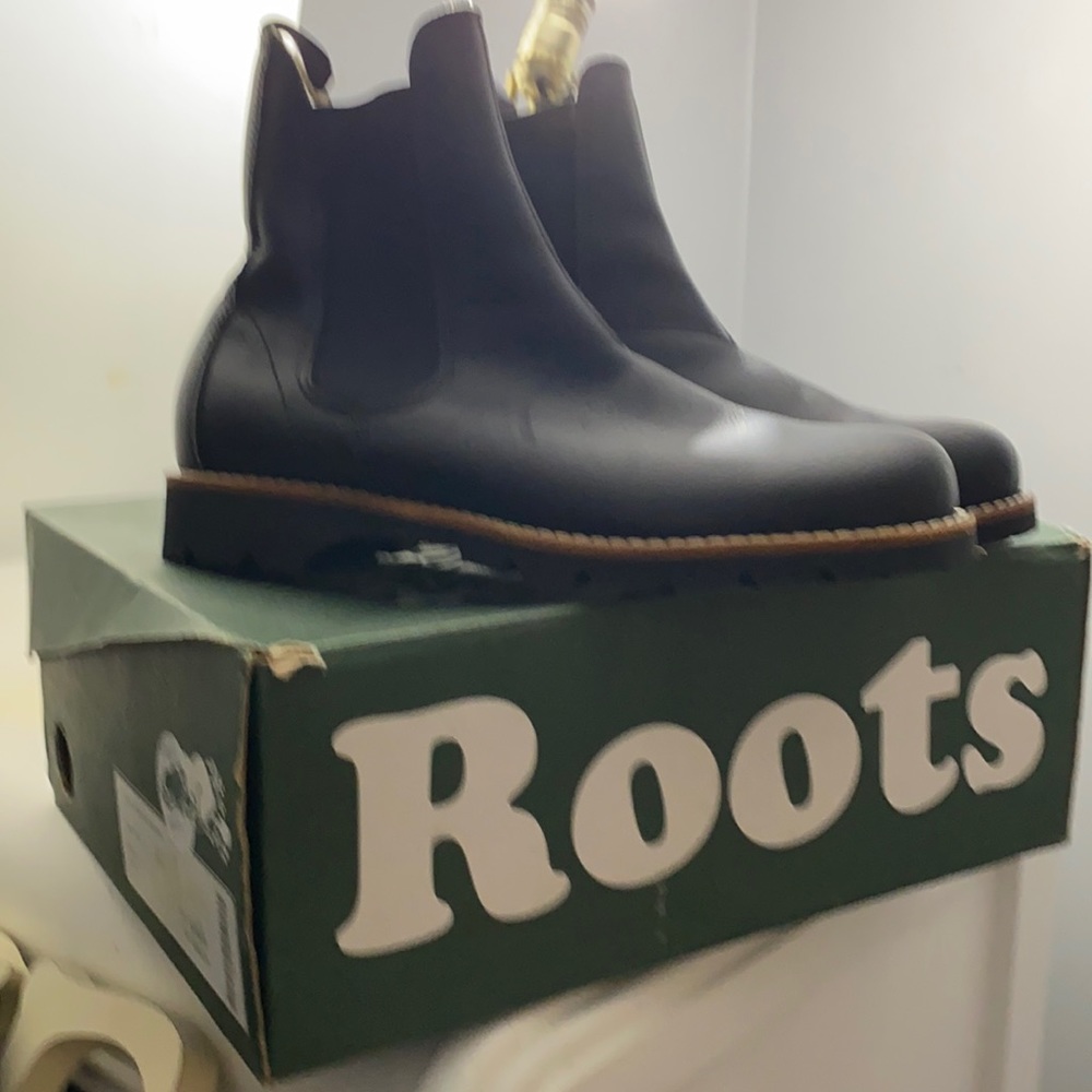 Roots Sherpa lined Chelsea boots